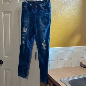 Vanilla Star mid rise skinny jeans size 7 Juniors.